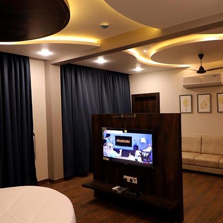 Hotel Nest Bhuj Exteriör bild