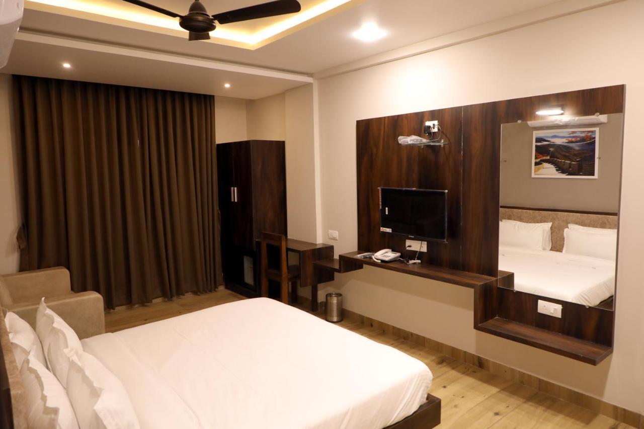 Hotel Nest Bhuj Exteriör bild