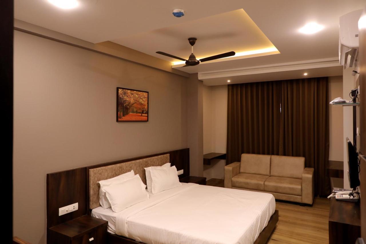 Hotel Nest Bhuj Exteriör bild